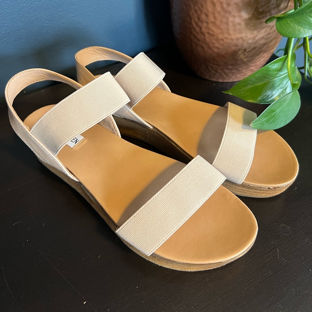 NWOT Steve Madden Nude Sandals - Size 9